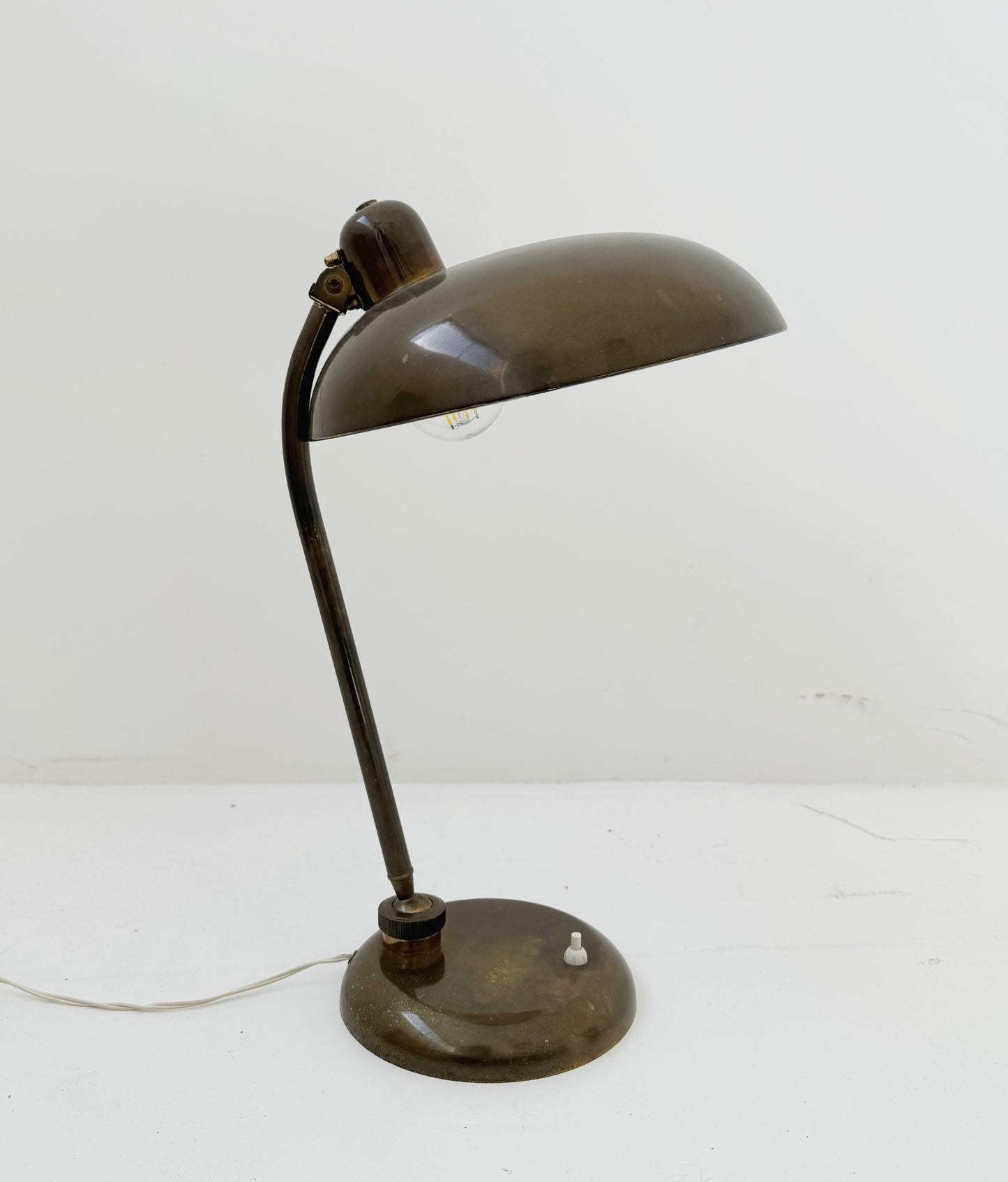 Vintage burnished metal table lamp – 1950s/1960s