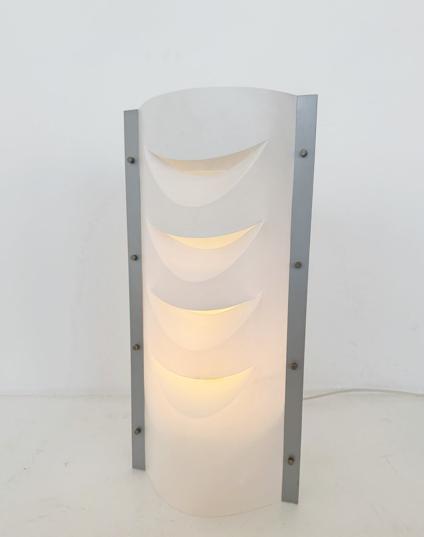 Lampada da tavolo “Gioconda” – Design moderno e scultoreo