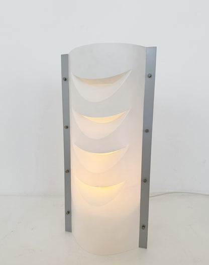 Lampada da tavolo “Gioconda” – Design moderno e scultoreo