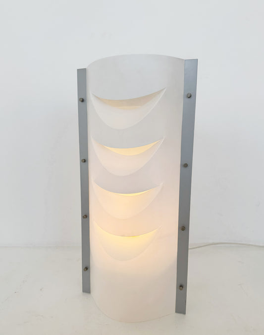 Lampada da tavolo “Gioconda” – Design moderno e scultoreo