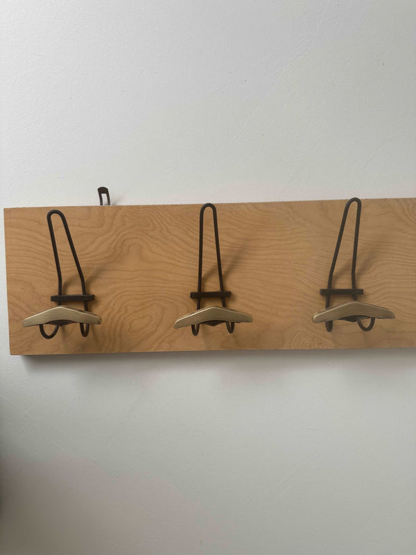 Clothes hanger