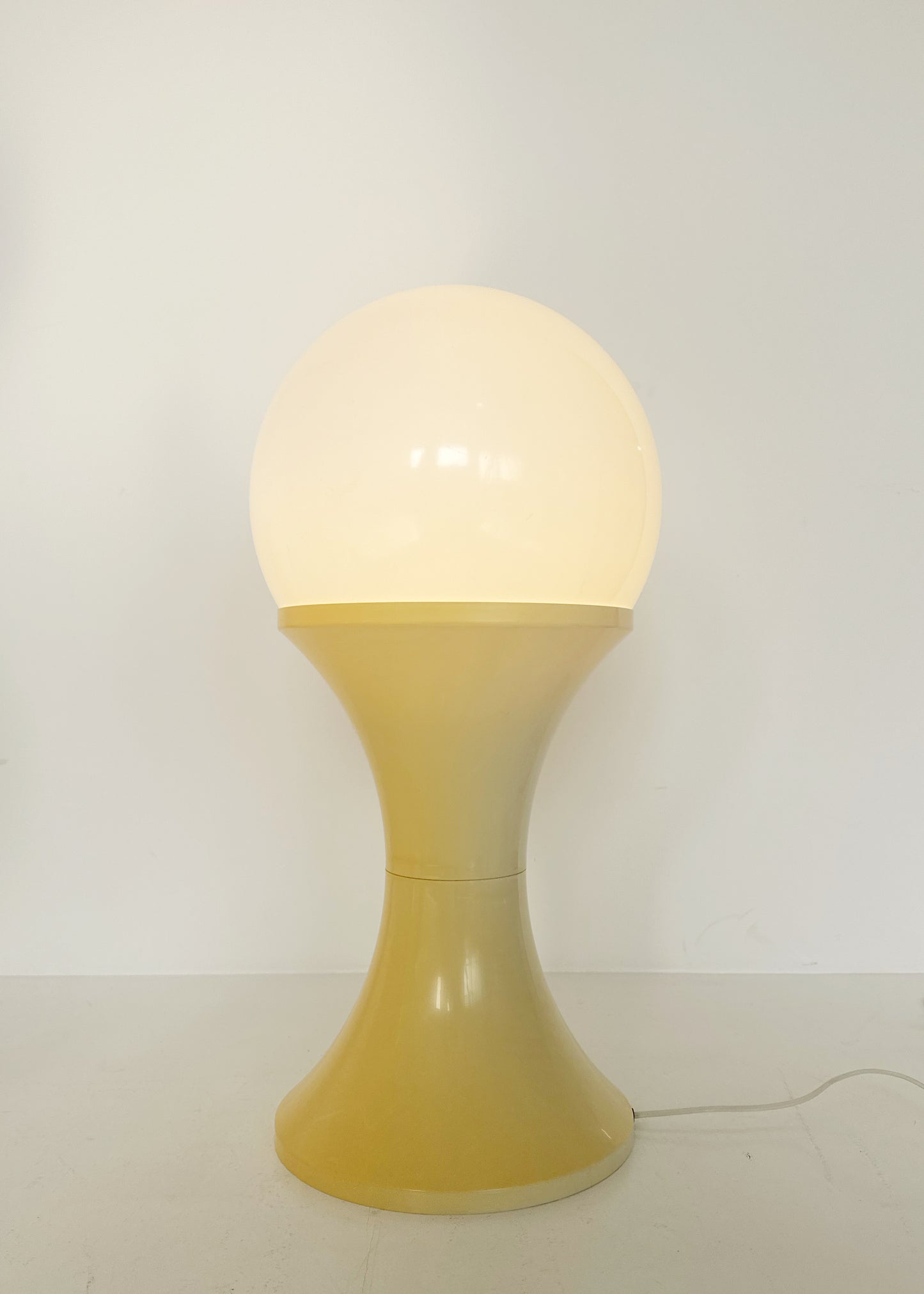 Vintage 1970s Tam Tam Lamp – Yellowed Ivory White