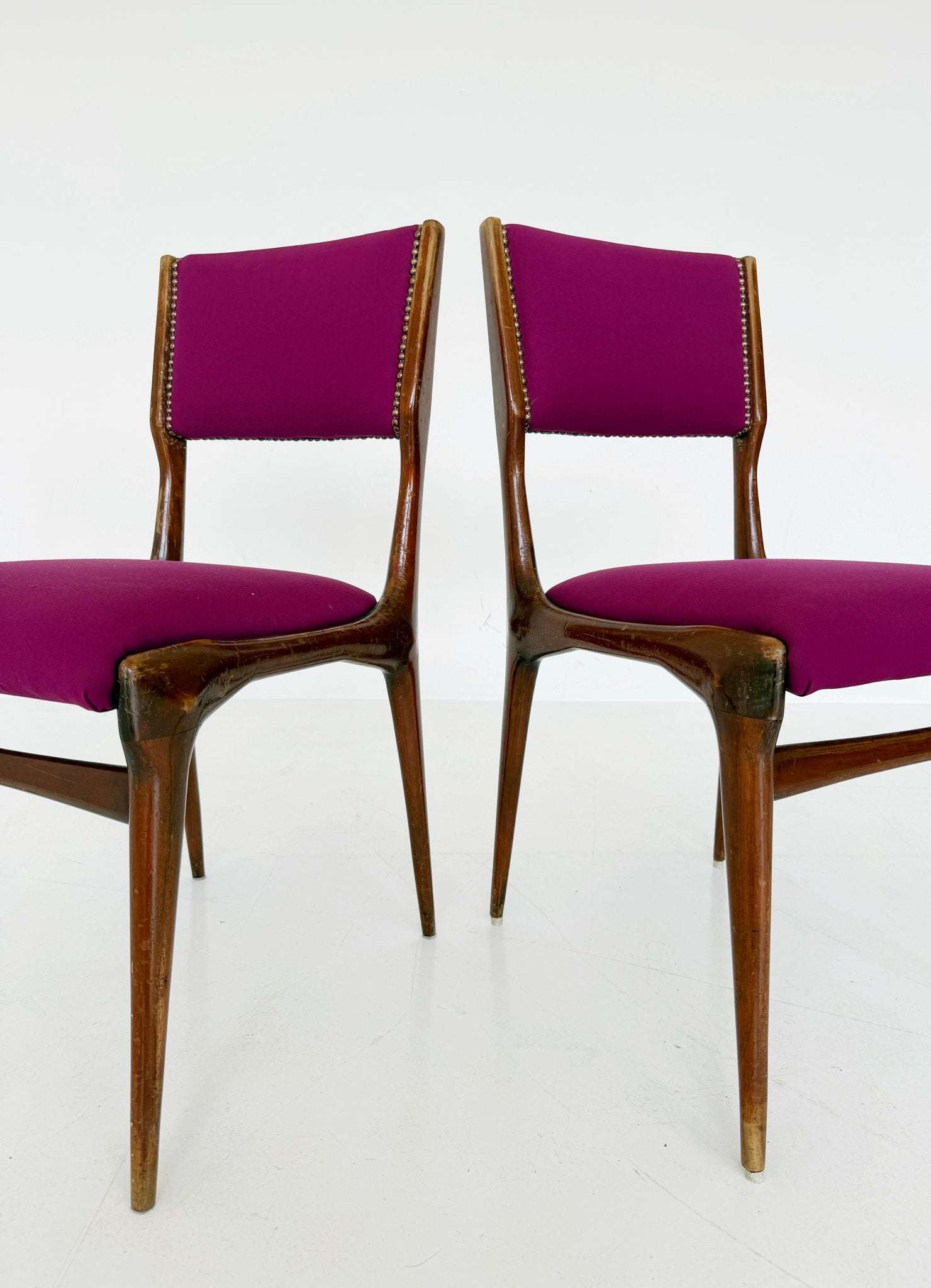 Pair of 1950s Italian wooden chairs with fuchsia upholstery