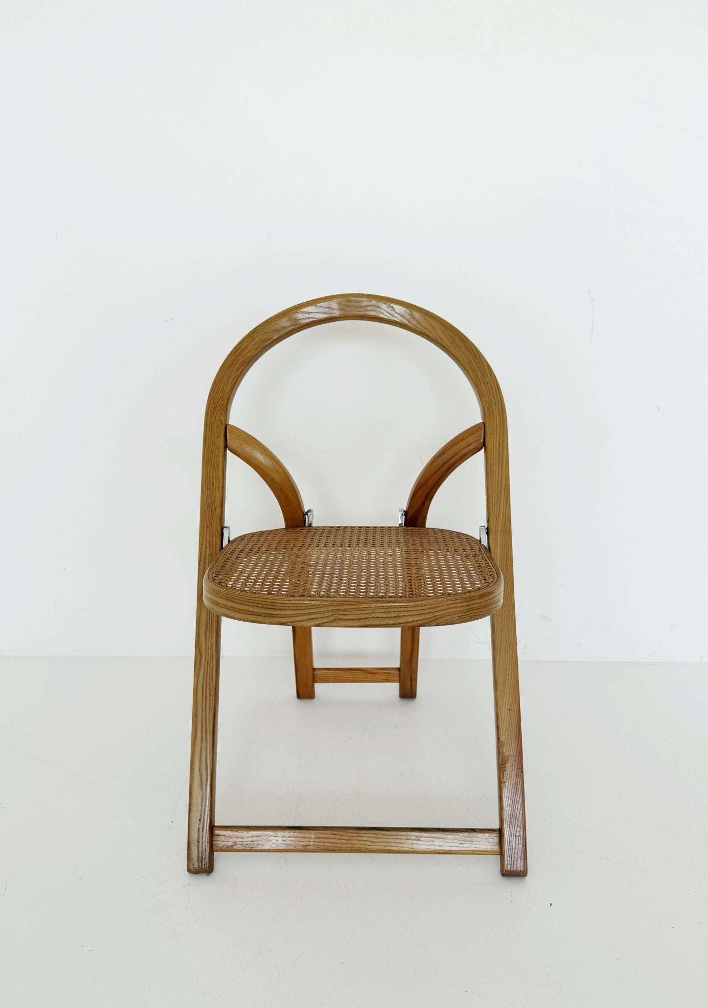 1960s folding wooden chair with Vienna straw seat – Made in Italy