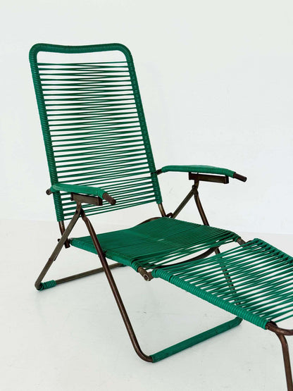 folding deck chair with footrest