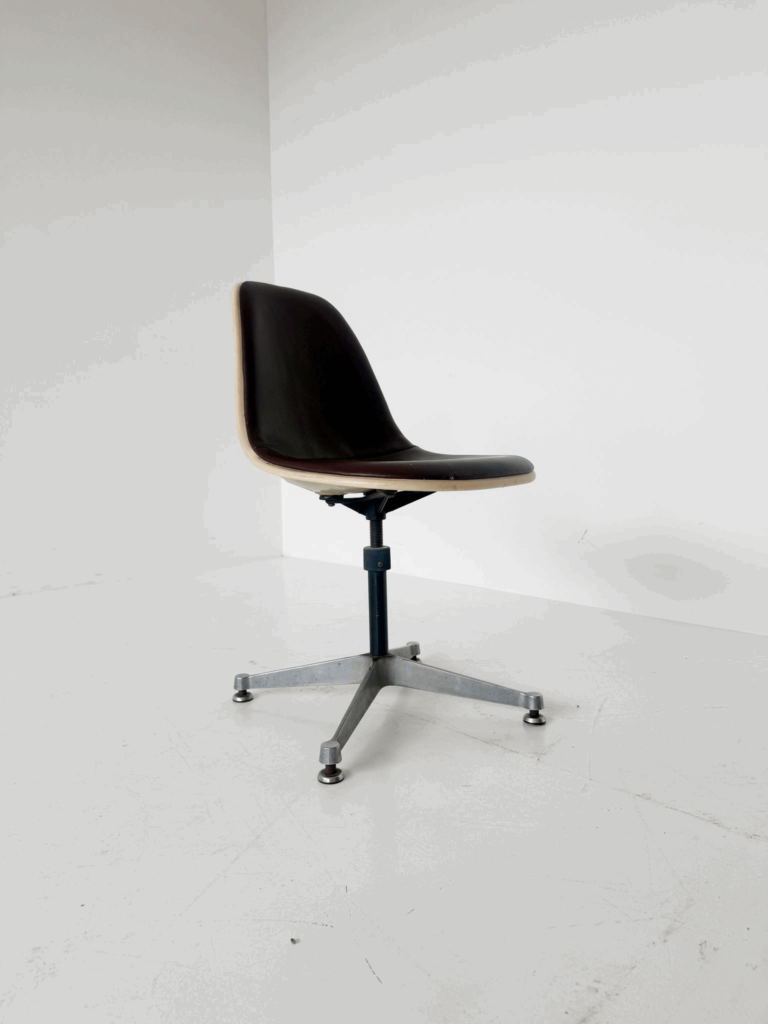 Swivel office chair, Italy, 1960s