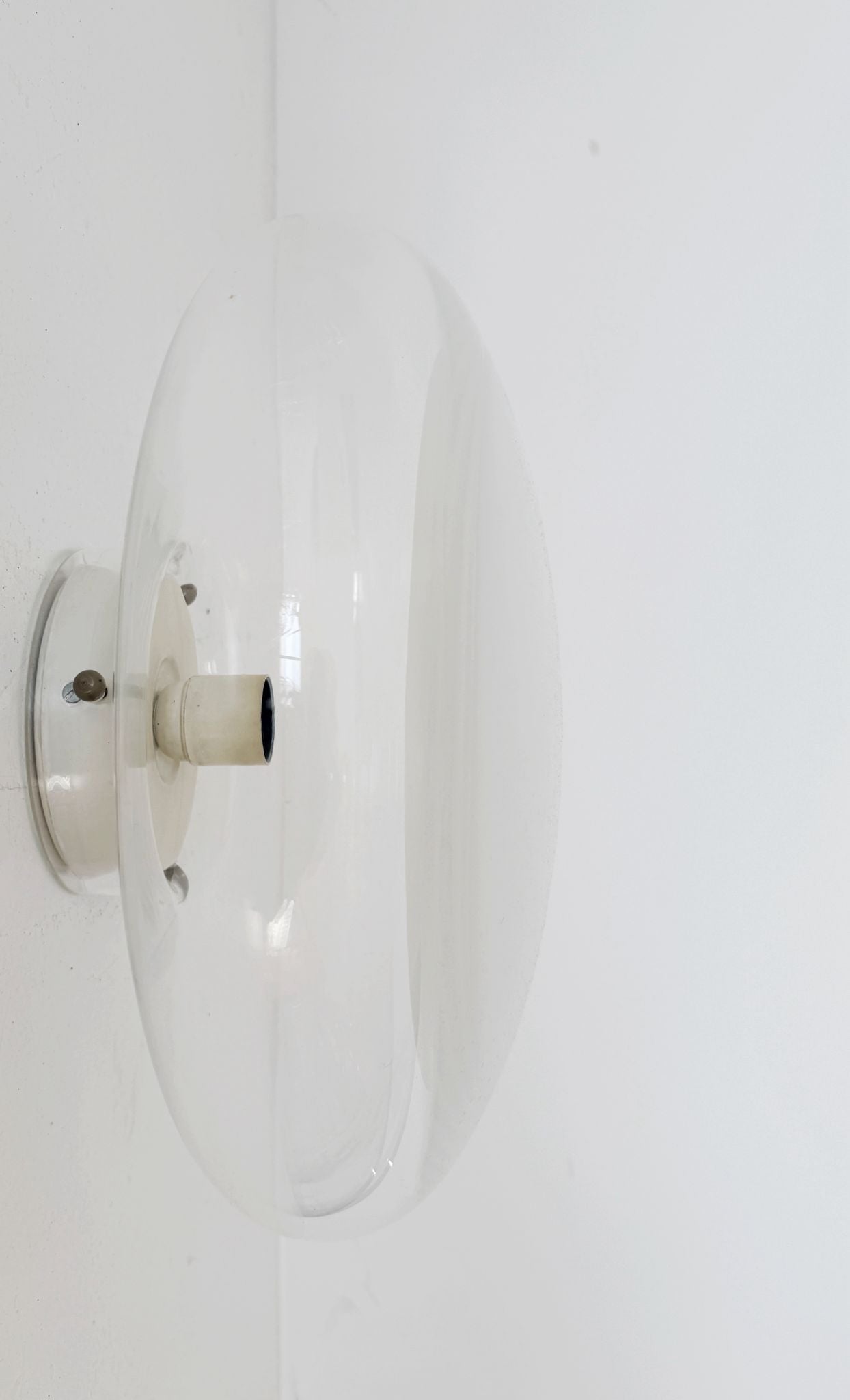 Blown glass and white lacquered metal wall light, 1970s