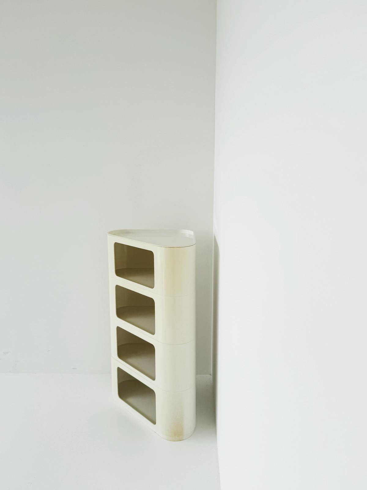 Valletto Triangolo design di A. Brusa per Valenti