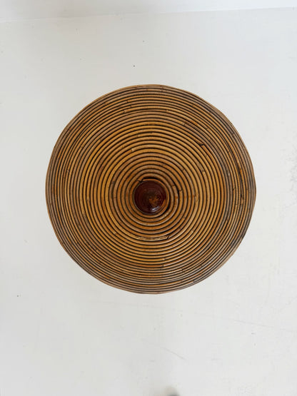 Contenitore con coperchio in rattan, seconda metà del XX secolo.