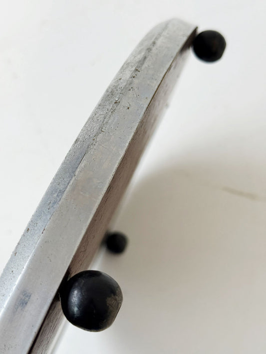 Vassoio ovale in metallo cromato con fondo specchiato – anni ’50