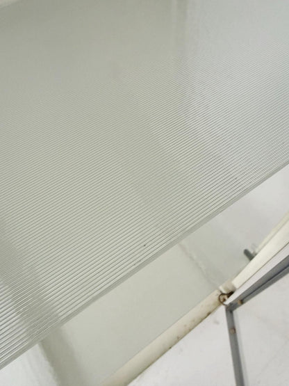 Nursing display cabinet in metal and glass