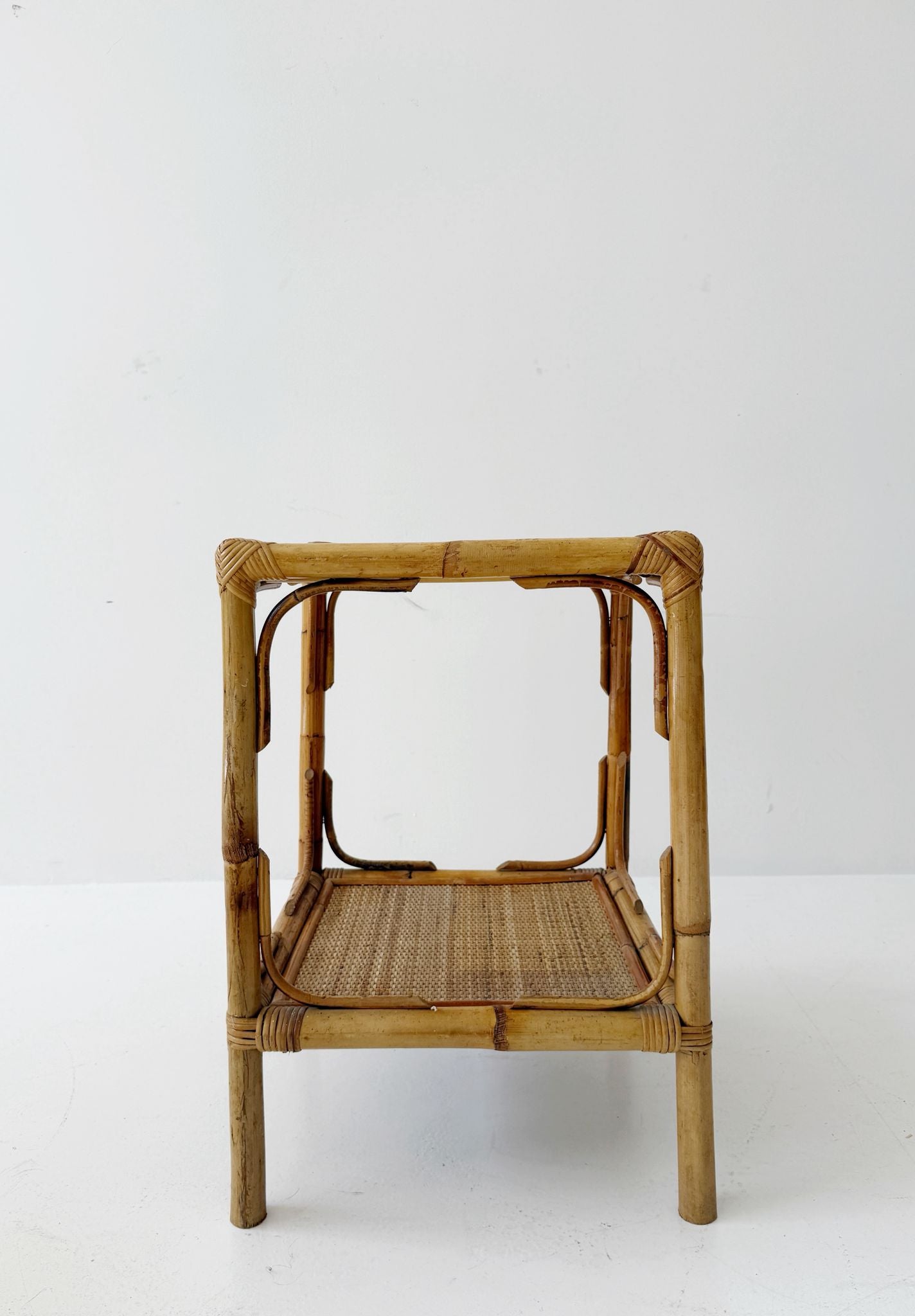 tavolino in bambù e rattan