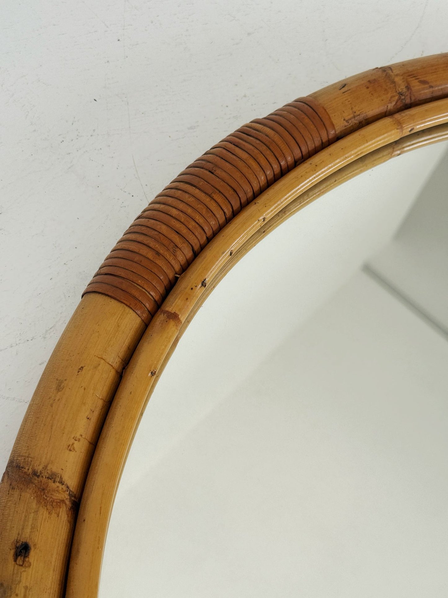 Specchio rotondo con cornice in bambù