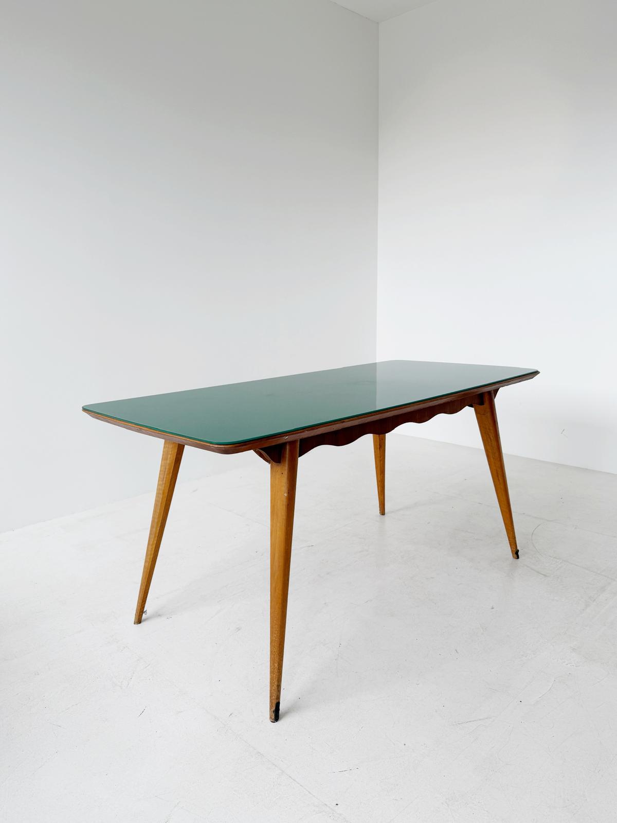 Tavolo con piano verde