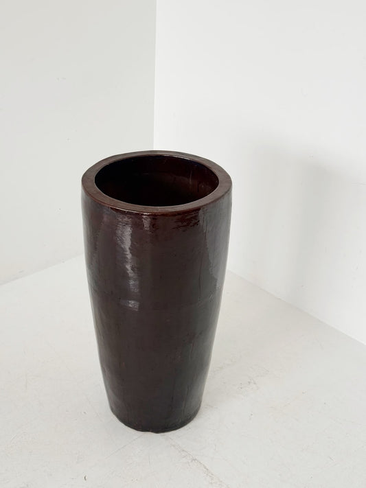 Vaso in pregiata ceramica con una spettacolare smaltatura lucida ad alto spessore.