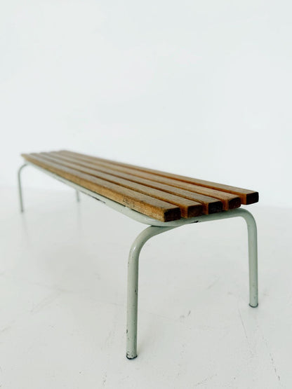 Panca minimalista in legno e metallo laccato, anni '60