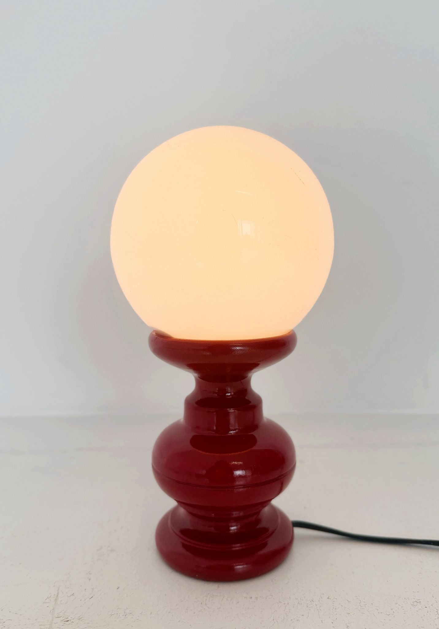 Red wooden table lamp with pink sphere