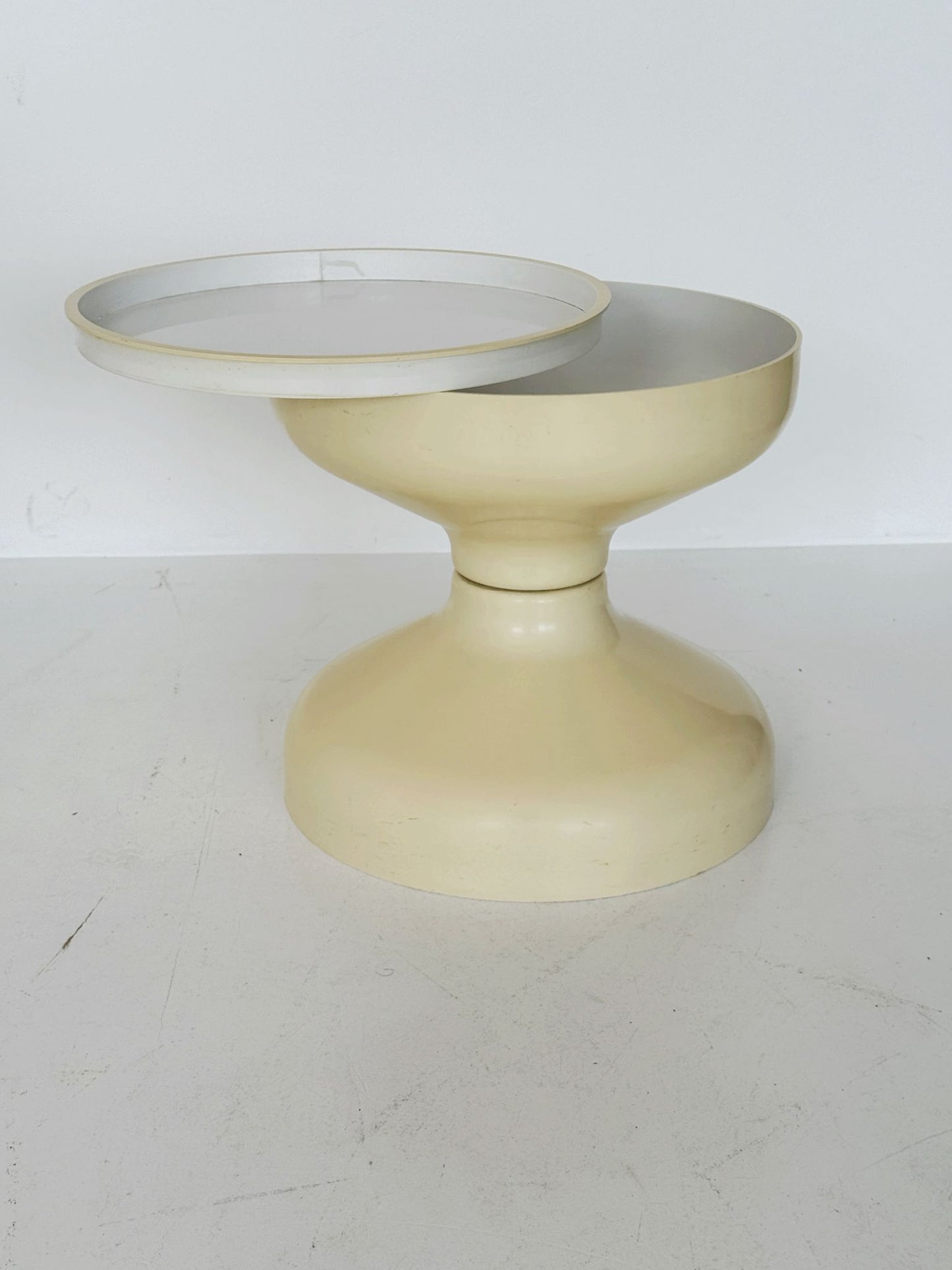 Tavolino/sgabello contenitore attribuito ad Achille Castiglioni, prodotto da Beylerian – anni '60