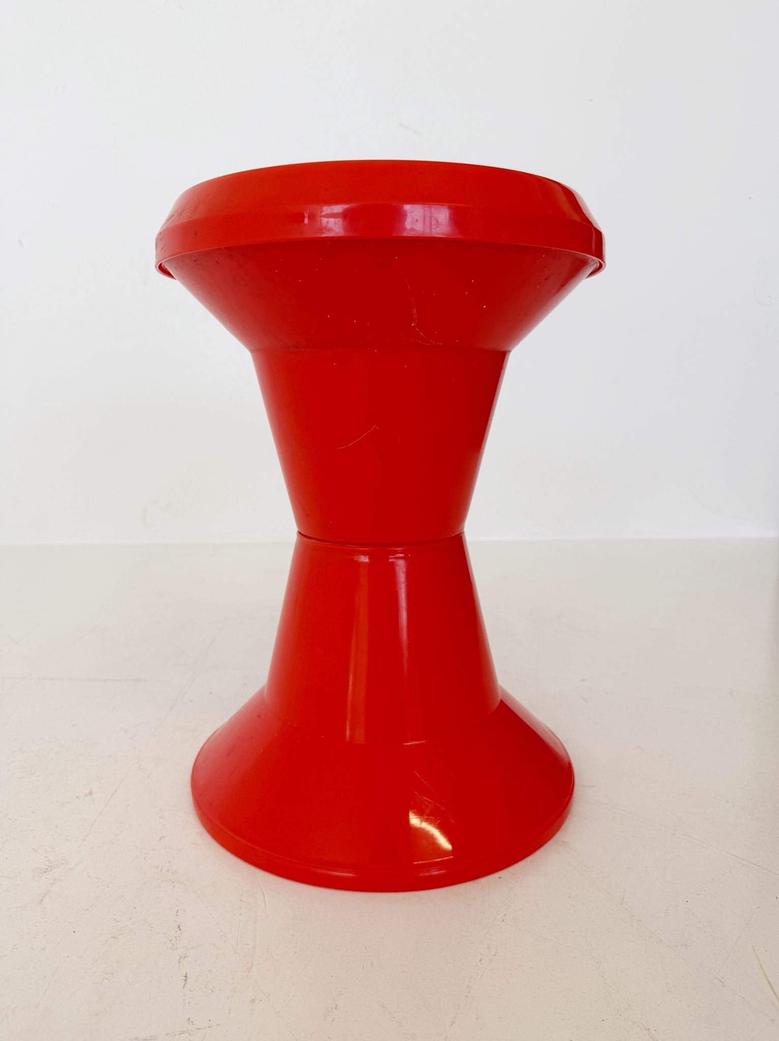 Sgabello/Tavolino Giganplast Pop Arancione – Italia, anni '70