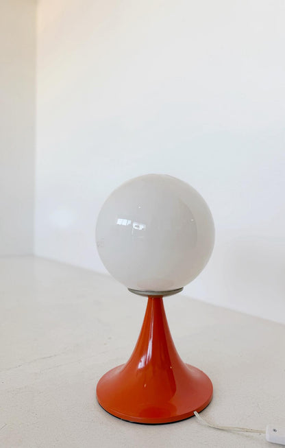 Lampada da tavolo con base arancione