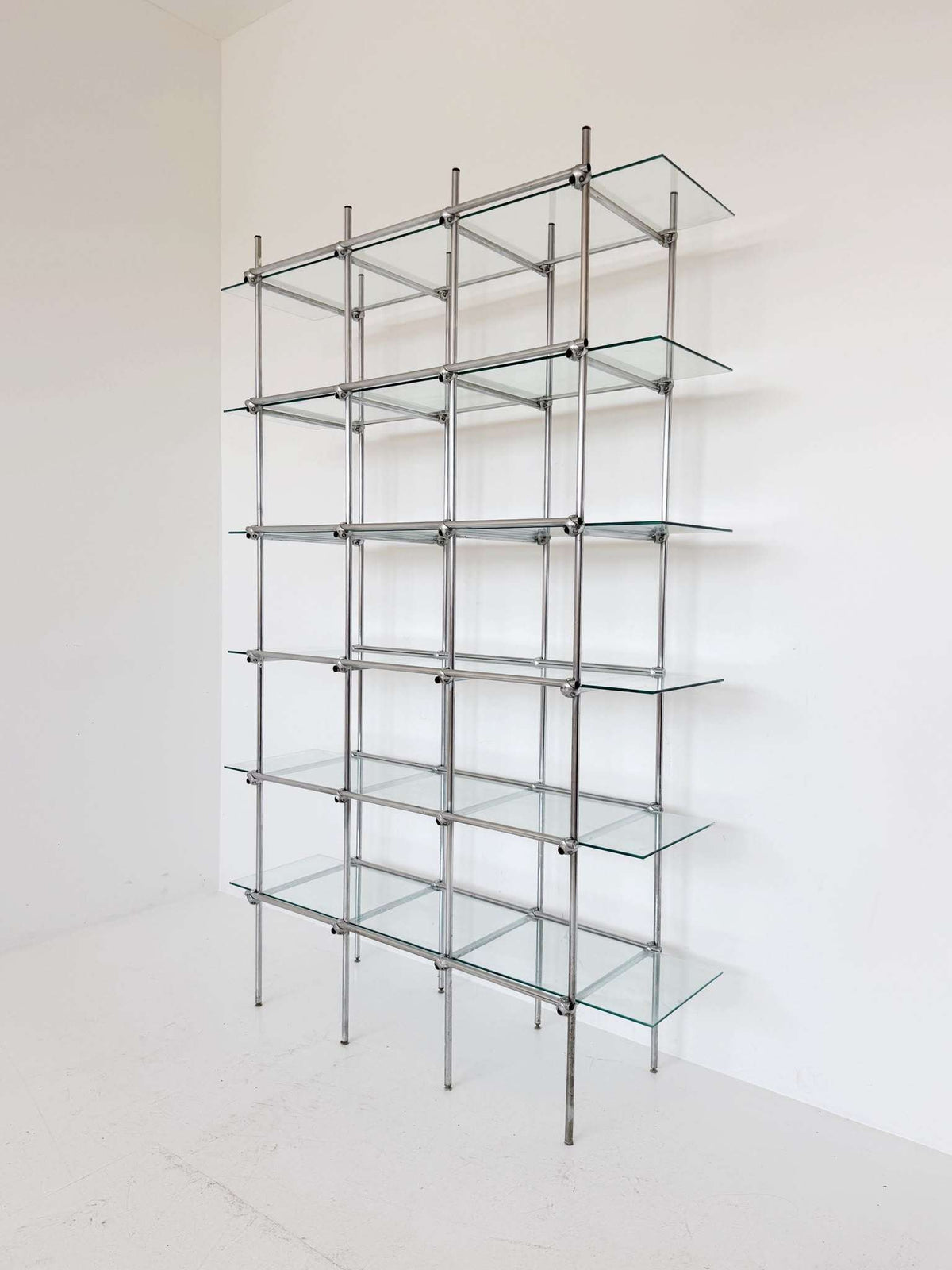 Modular steel and glass display unit