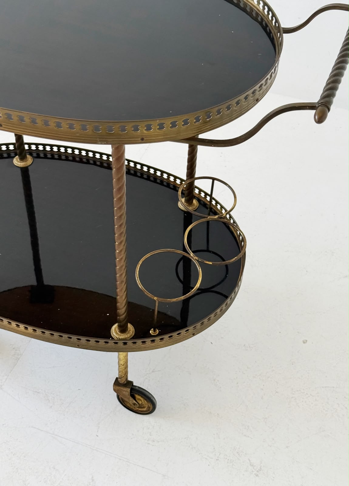 Oval brass and lacquered wood bar cart, 1950s/60s