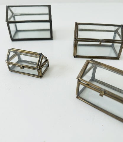 Set scatoline in vetro e ottone