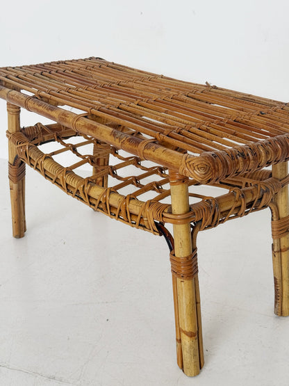 Tavolino in bambù e rattan intrecciato, anni ’60/’70