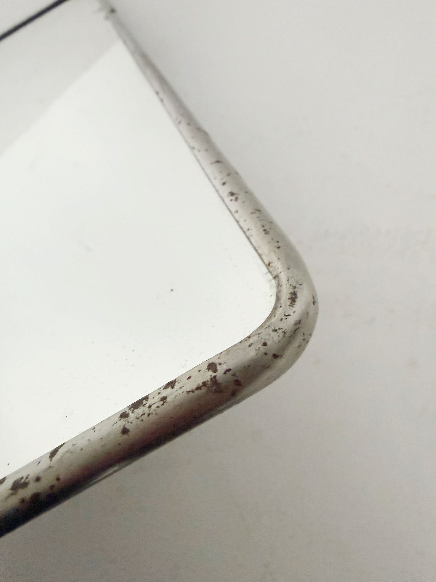 Specchio rettangolare con cornice in metallo