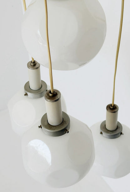 Lampadario a quattro luci in vetro opalino bianco, anni '70