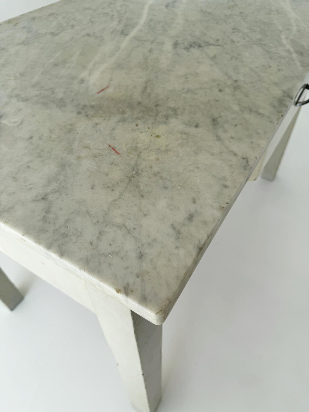 Tavolo con piano in marmo