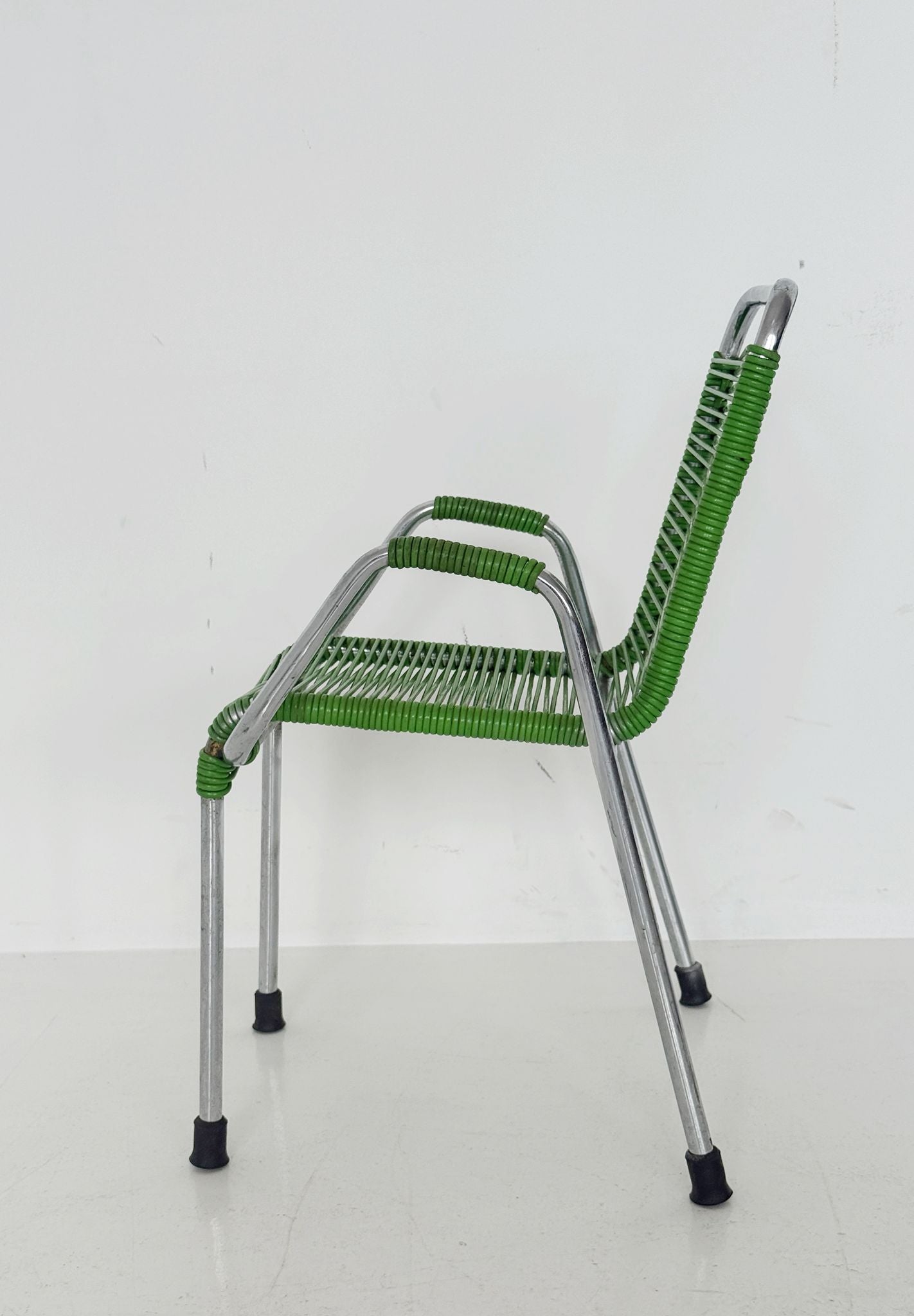 Small child's armchair in chrome-plated tubular metal and green cord — 1960s/70s