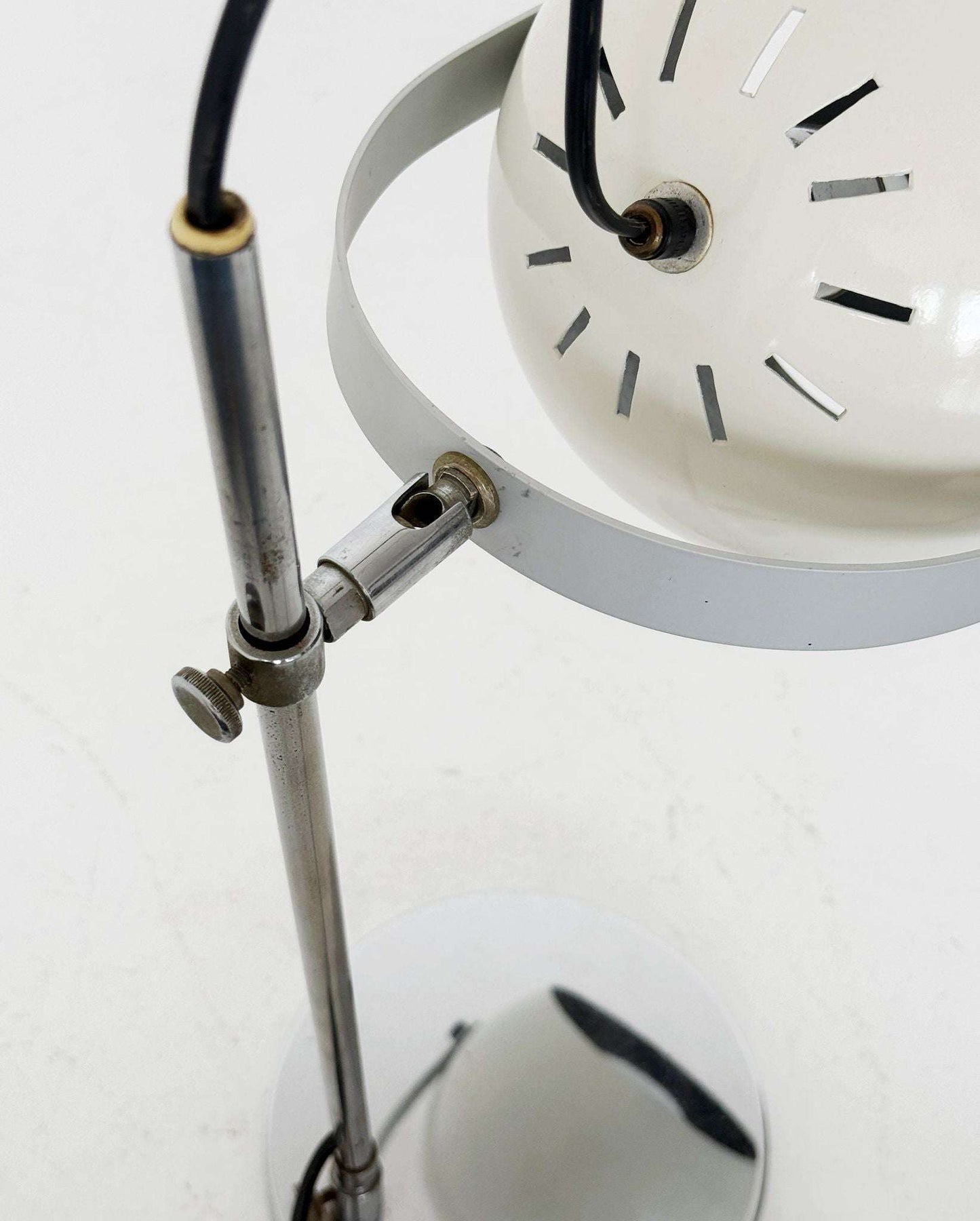 A 1970s table lamp with adjustable height