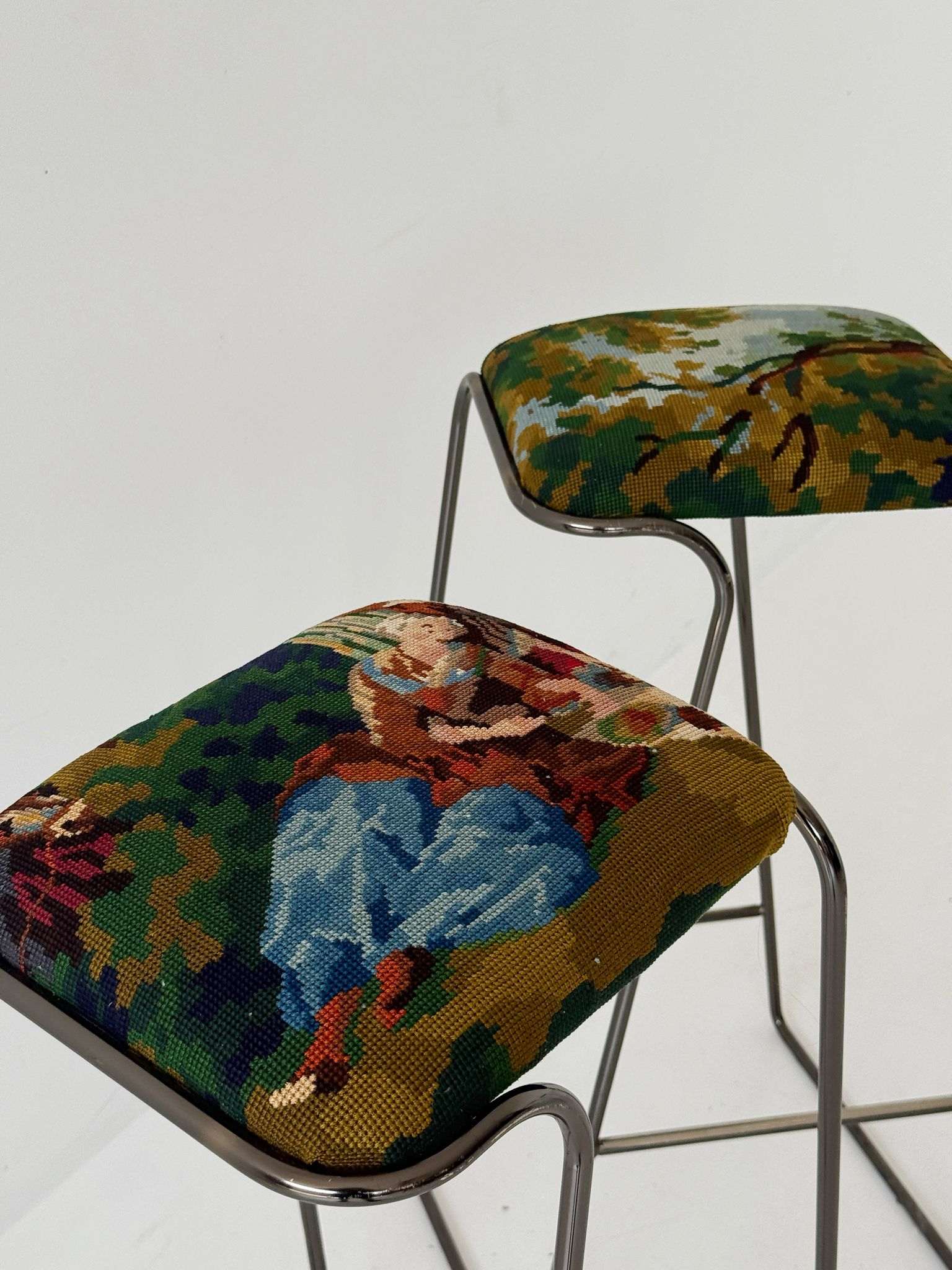 Pair of stools with a vintage half-stitch