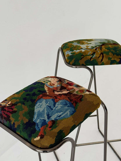Pair of stools with a vintage half-stitch