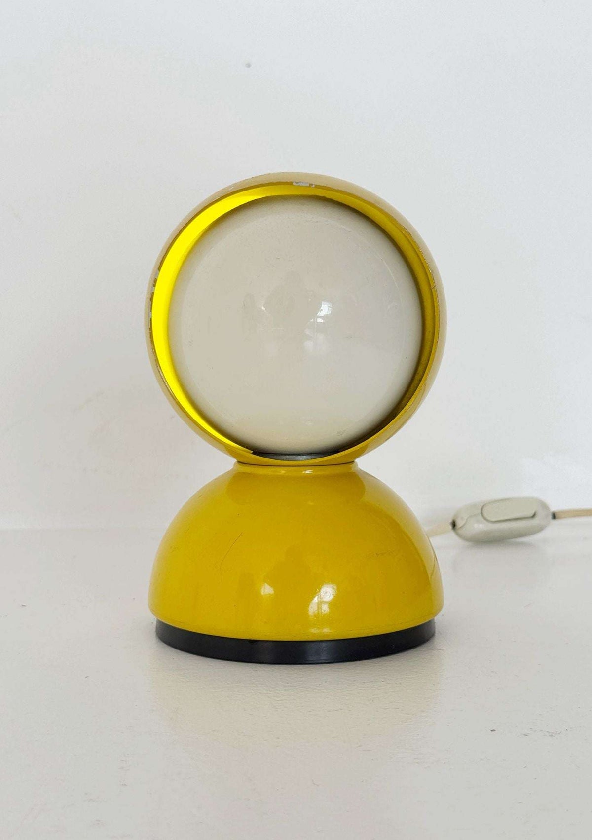 Eclisse Table Lamp – Vico Magistretti for Artemide