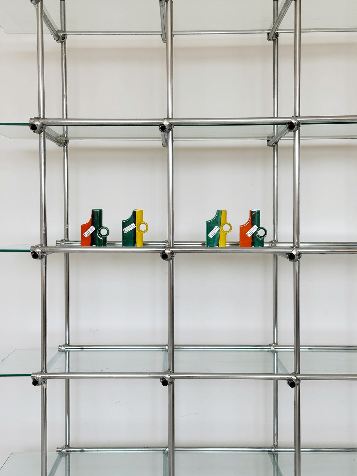 Modular steel and glass display unit
