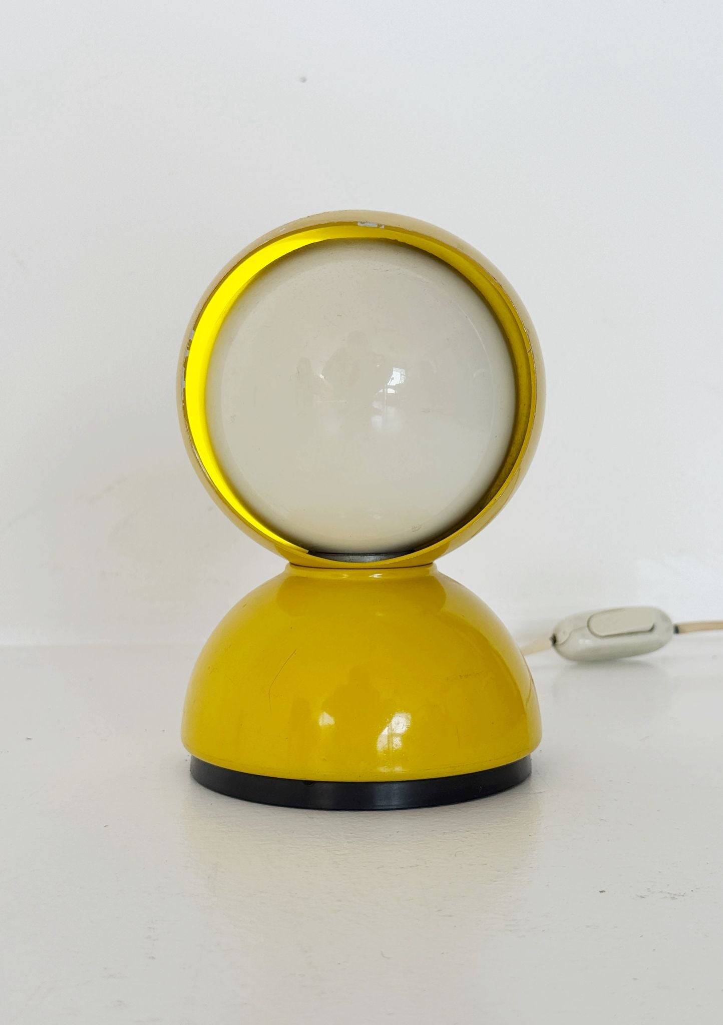 Eclisse Lampada da tavolo – Vico Magistretti per Artemide