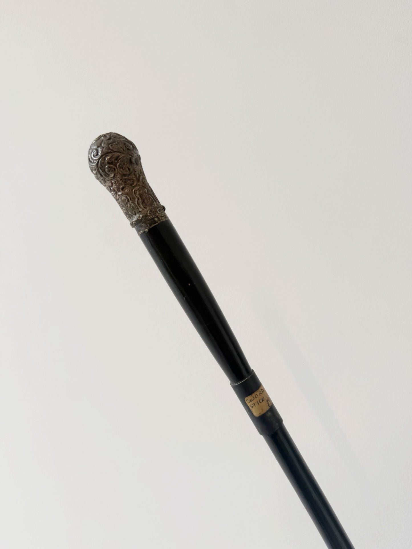 Bastone da passeggio con impugnatura incisa, inizi ’900