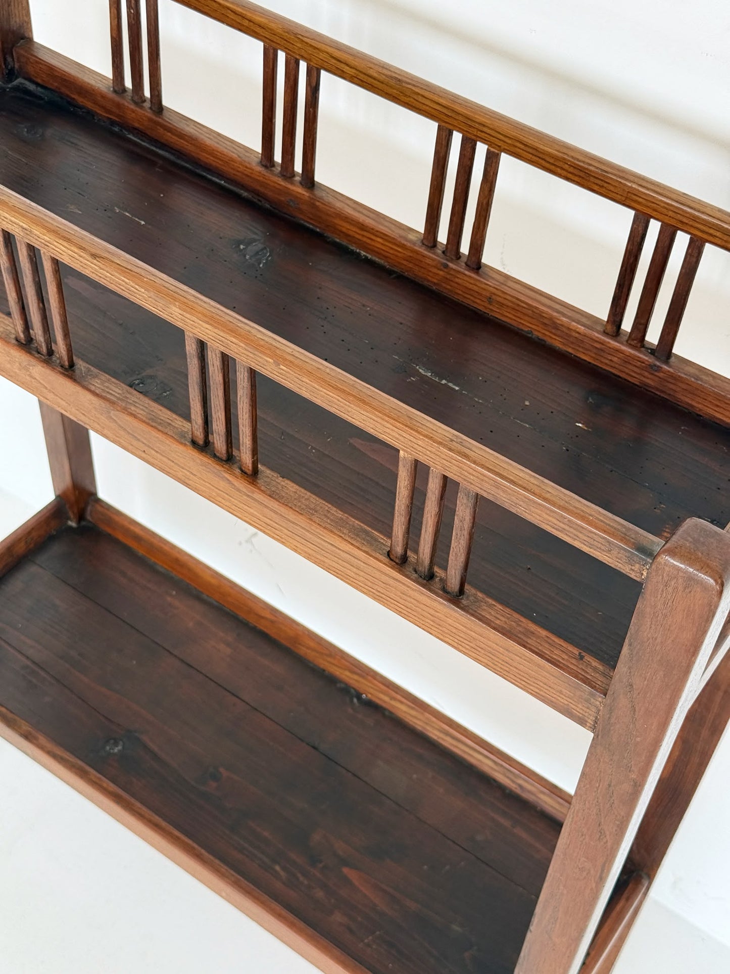 Solid wood Arts & Crafts étagère / plant stand, early 20th century