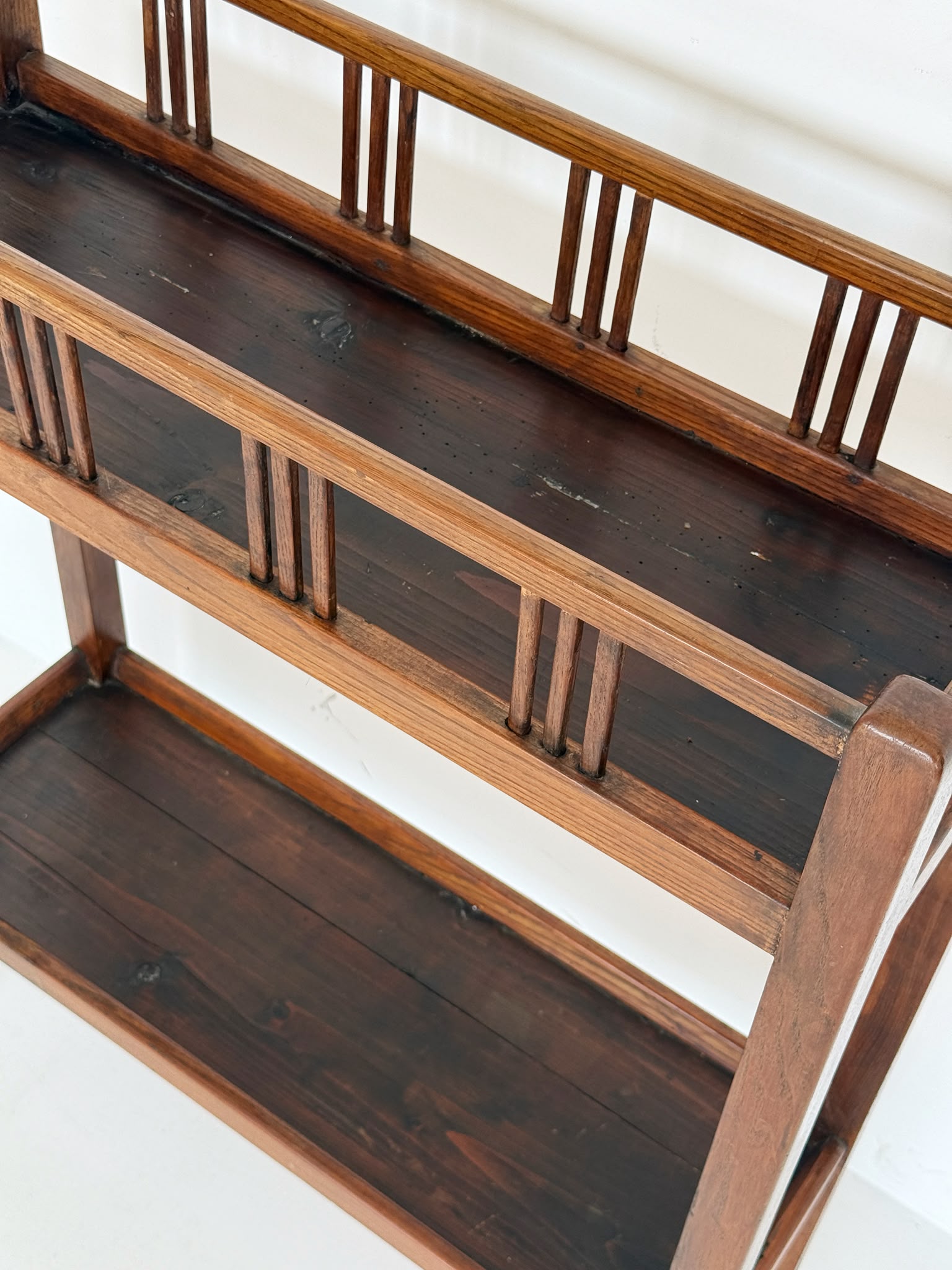 Solid wood Arts & Crafts étagère / plant stand, early 20th century