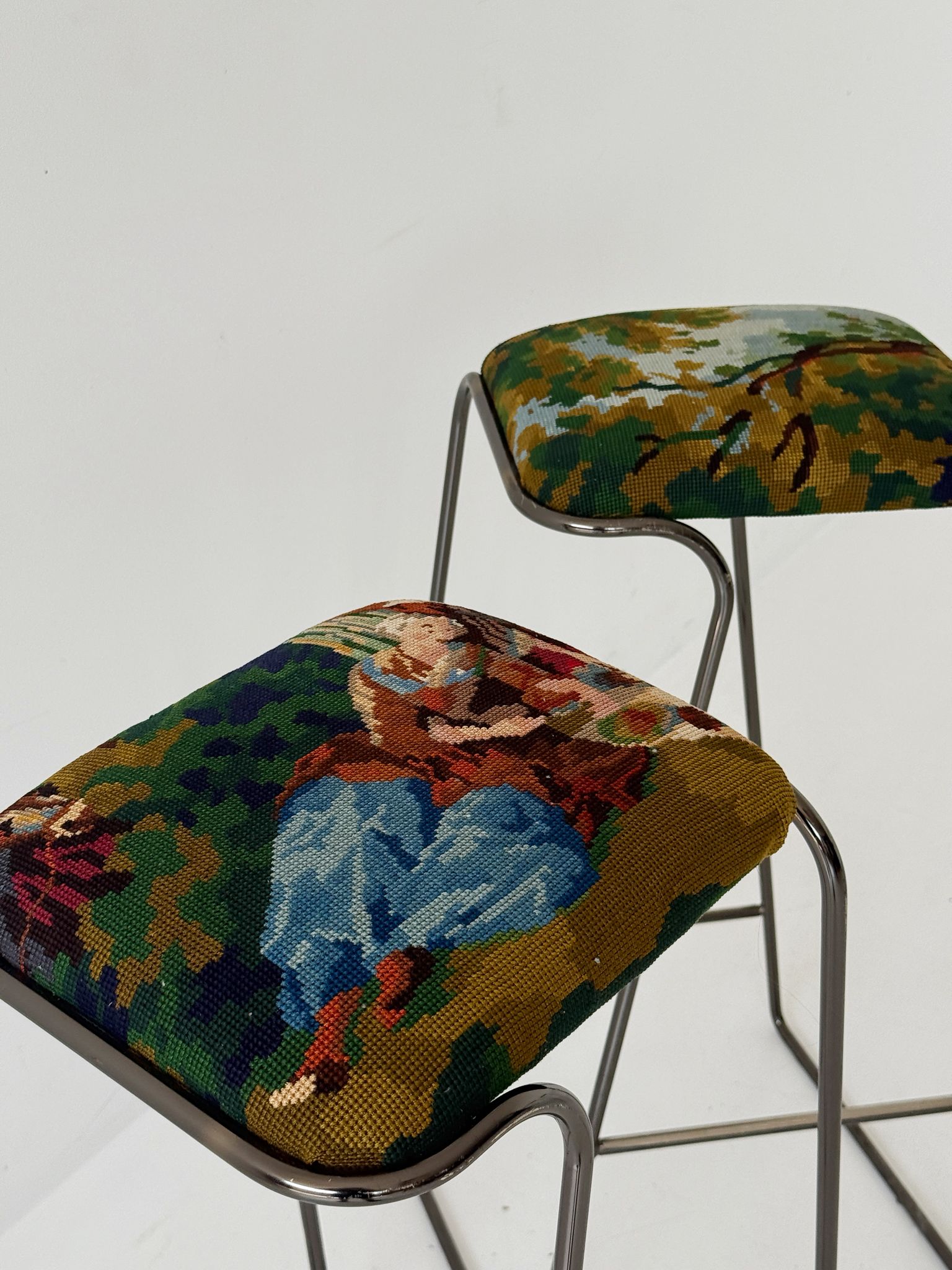 Pair of stools with a vintage half-stitch