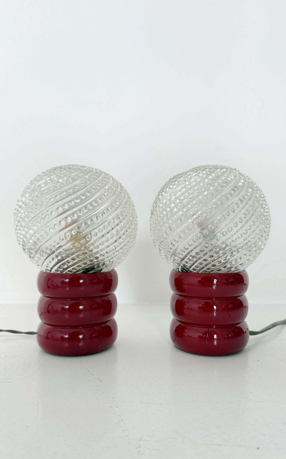 Pair of Space Age table lamps in red lacquered wood and glass, 1970s