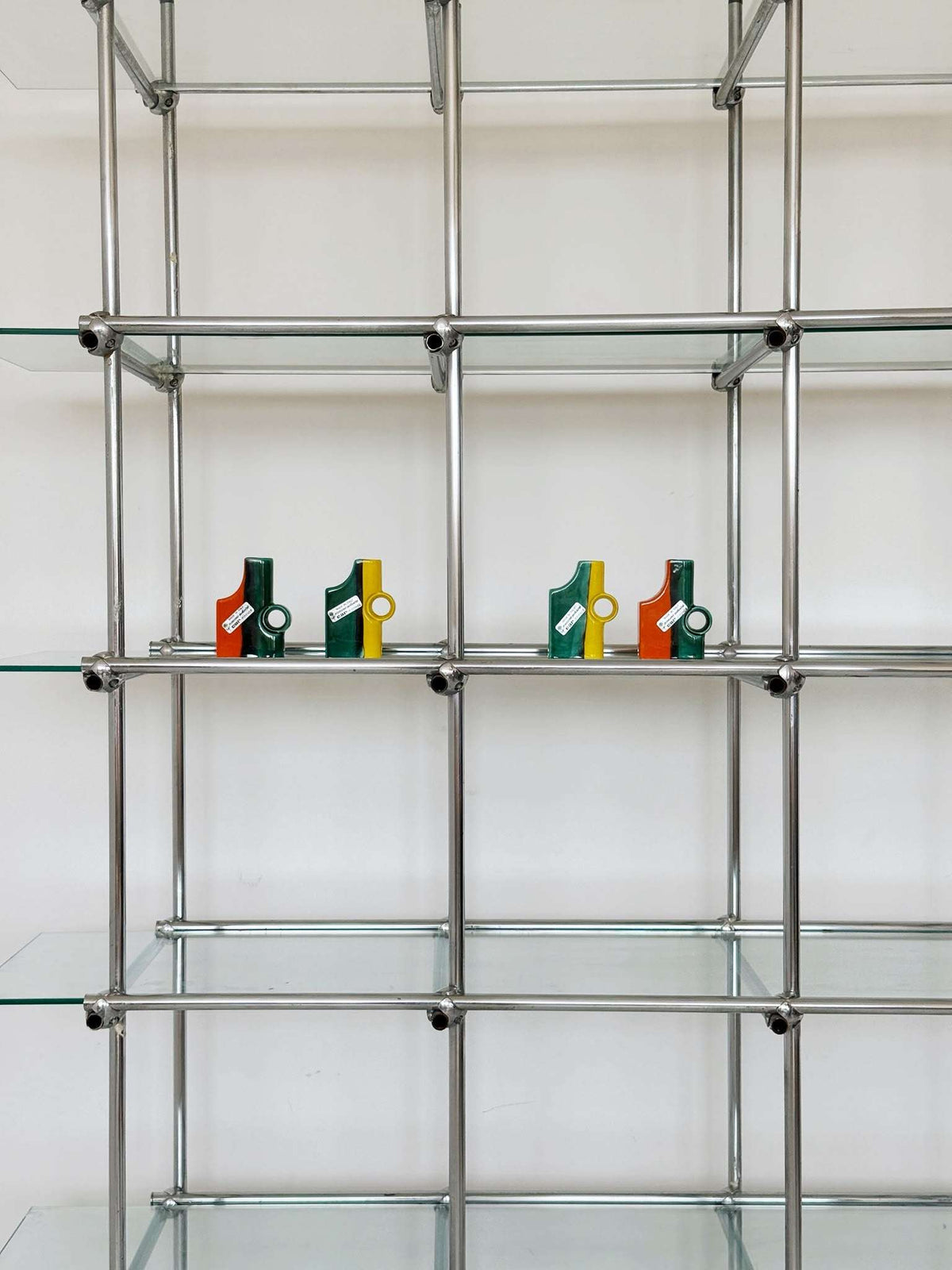 Modular steel and glass display unit