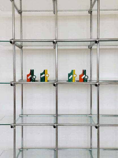 Modular steel and glass display unit