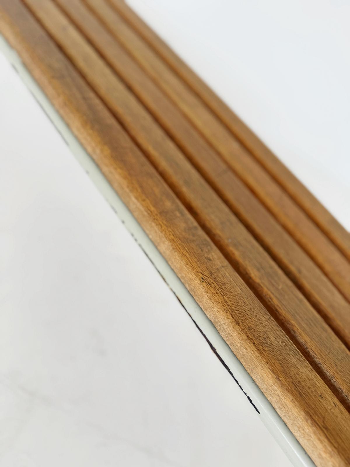 Panca minimalista in legno e metallo laccato, anni '60