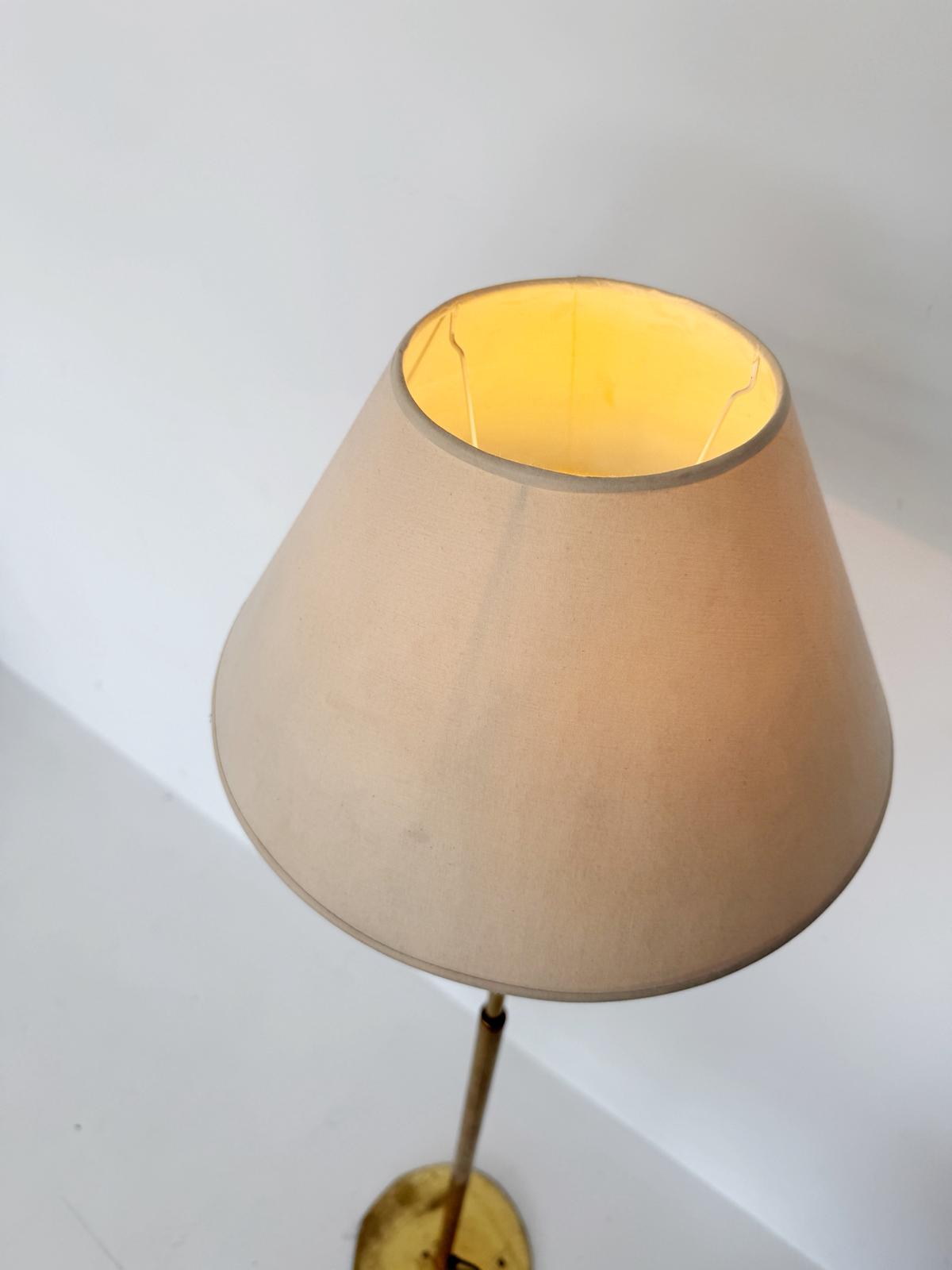 Lampada da terra in ottone telescopica con braccio regolabile