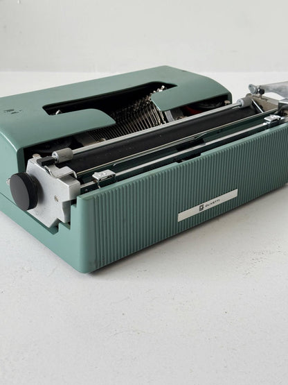 Macchina da scrivere Olivetti Lettera 32 con custodia originale