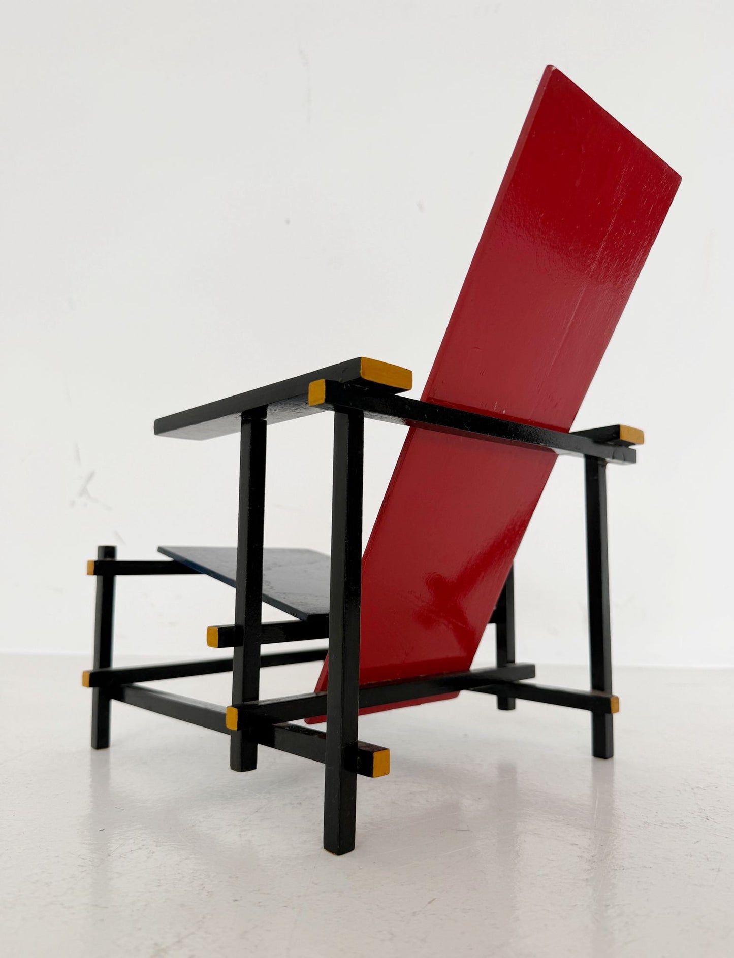 Modellino Red and Blue Chair – Gerrit Thomas Rietveld