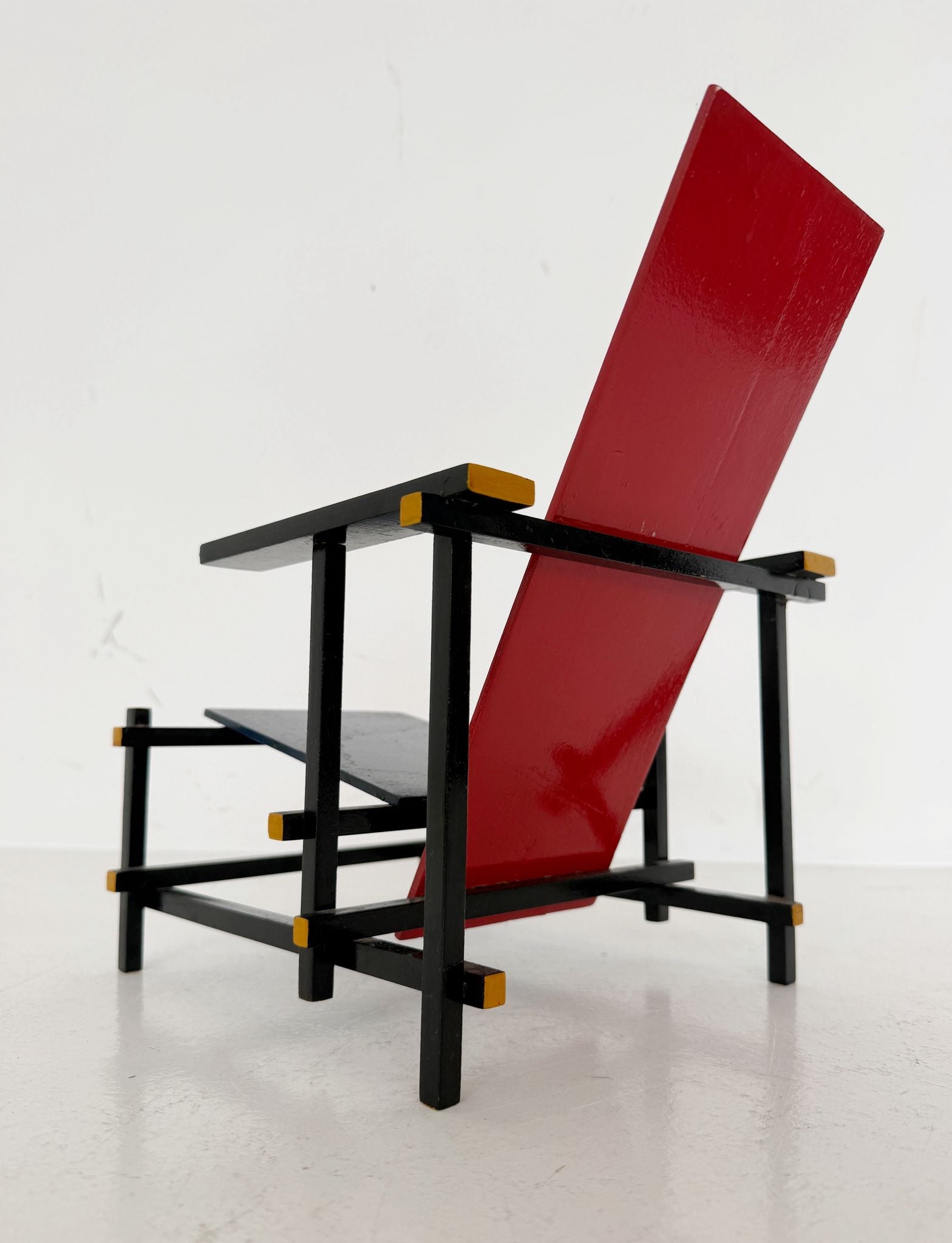 Modellino Red and Blue Chair – Gerrit Thomas Rietveld
